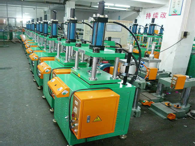 車間一角 批量設備（bèi）10.jpg