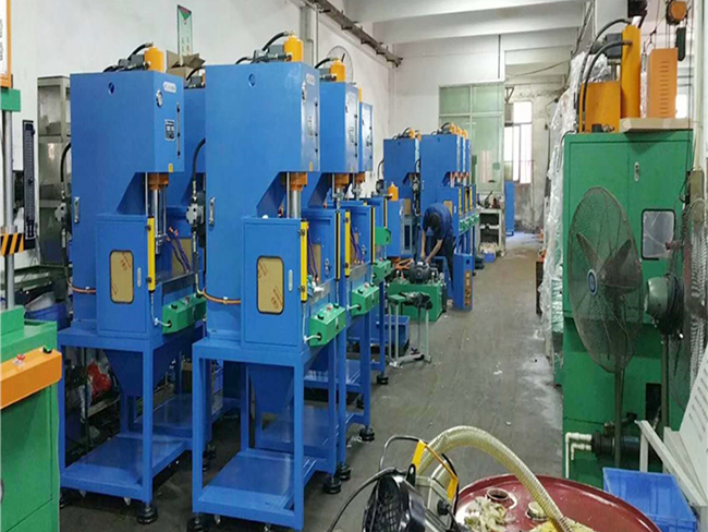 車（chē）間一角 批量設備2.jpg