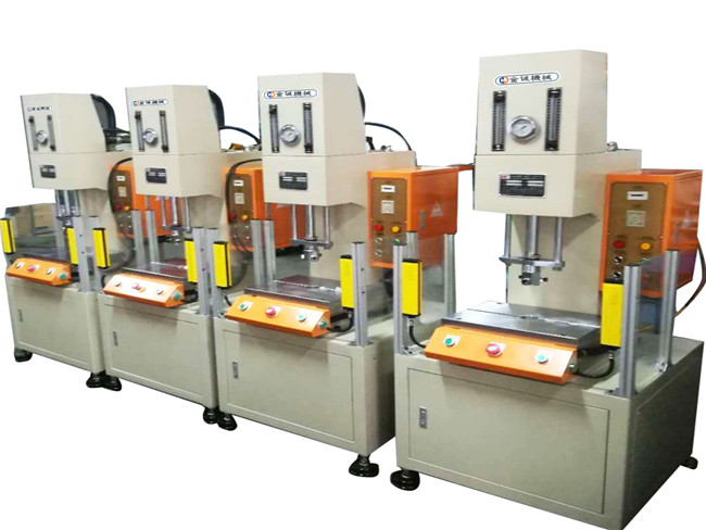 小（xiǎo）型弓形油壓（yā）機、矽橡膠（jiāo）衝切（qiē）機 (2).jpg